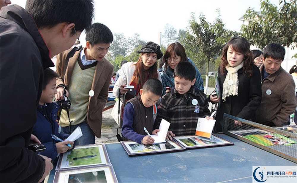 成都大学附属中学的实验班怎么样？