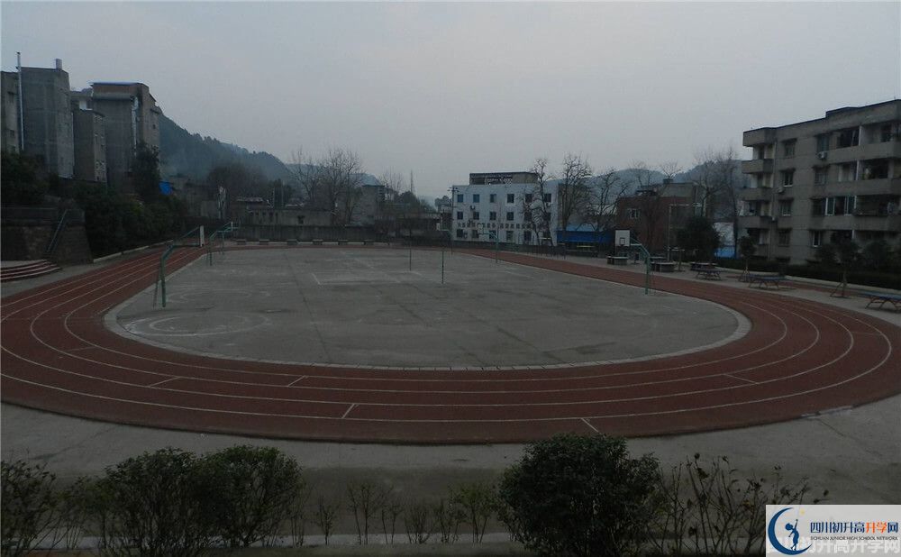 2020年竹篙中学初升高的学费是多少钱？
