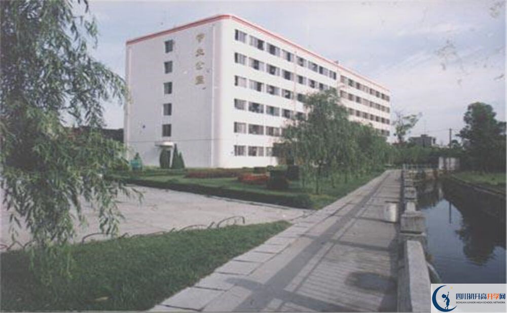 武侯高级中学2020年分数线是多少分？