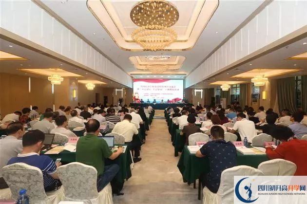 成都棠湖外国语学校的学费收费标准是什么？