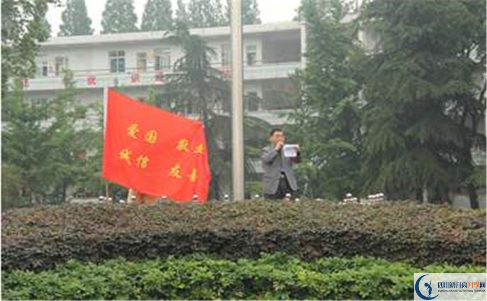郫县二中的升学率是多少？