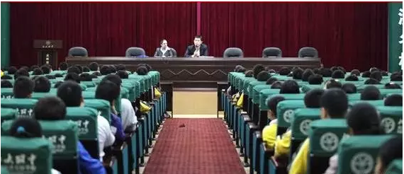 北大附中成都新津为明学校学费的收费标准是什么？