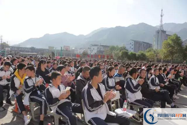 安仁中学的学费收费标准是什么？