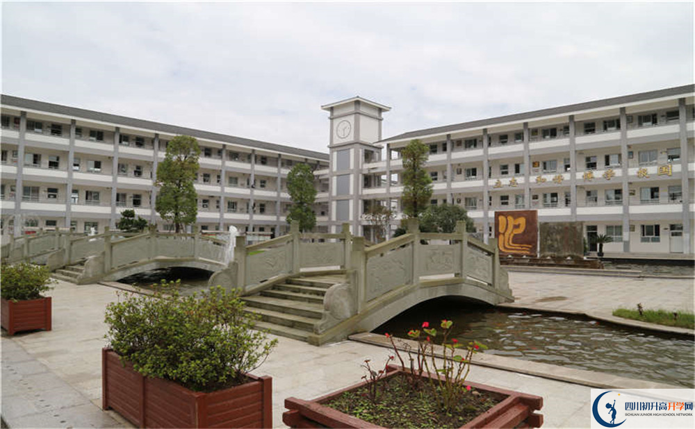 平乐中学的学费大概是多少？
