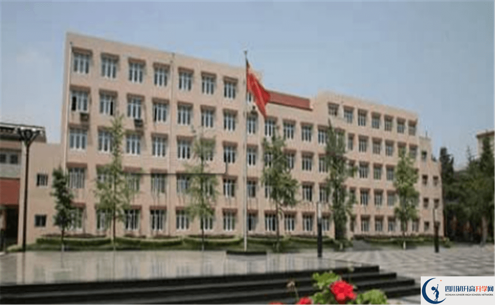 成都西藏中学一年的学费是多少钱？