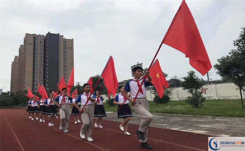 濛阳中学一年的学费是多少？