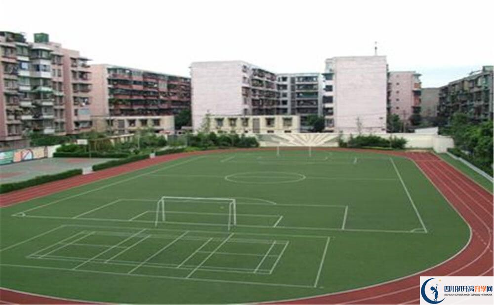 成都列五中学一学期的学费是多少钱？