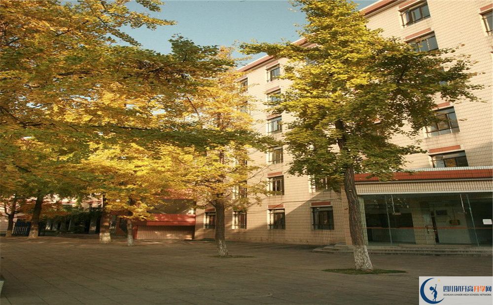 成都西藏中学的高中住宿好不好