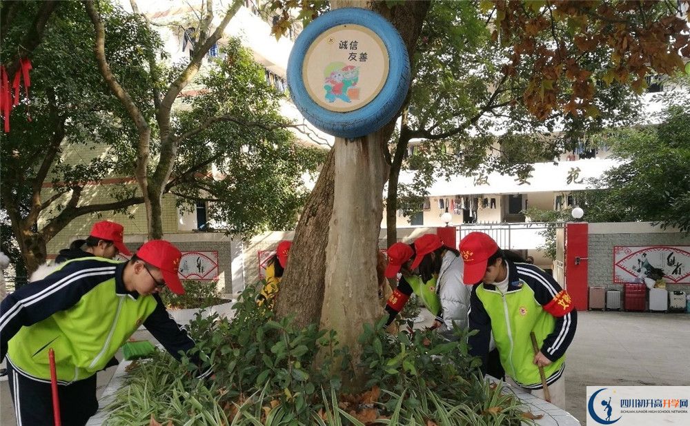 养马中学一学期的学费是多少？
