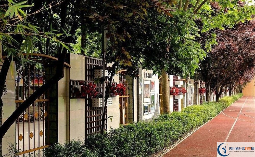 成都大学附属中学一期的学费是多少