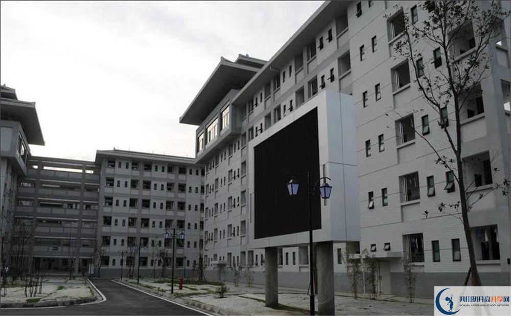 考成都石室中学北湖校区的分数线是多少？