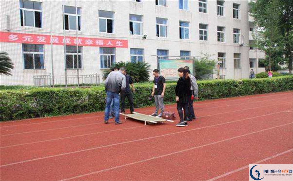 近几年洛带中学高中录取的分数线是多少？