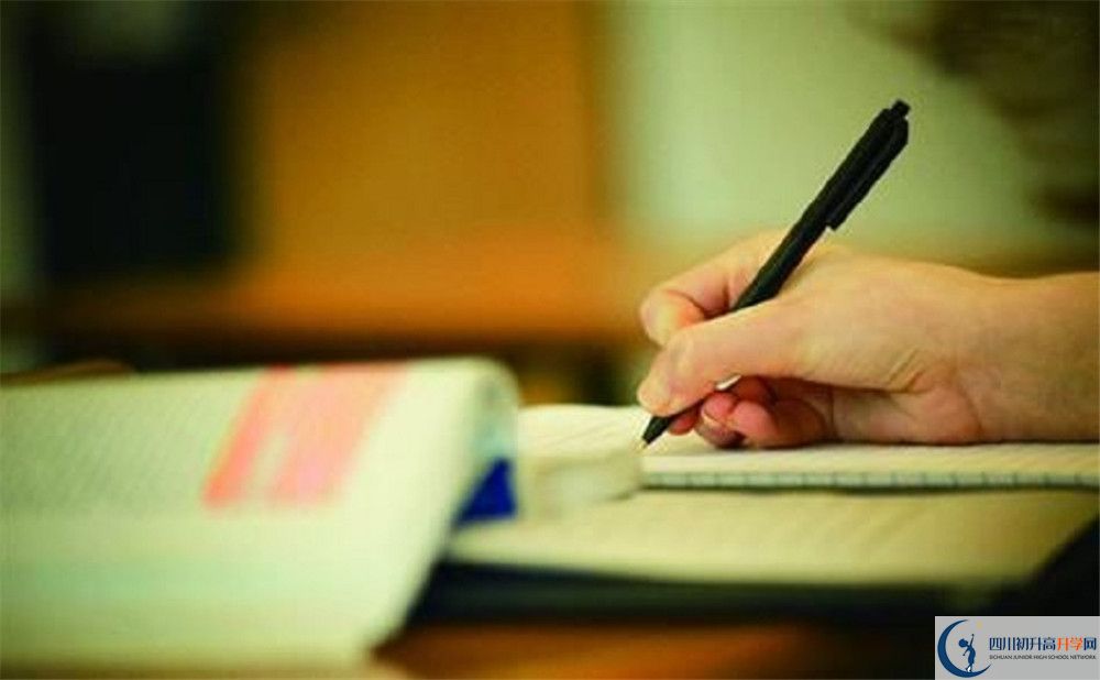 近几年成都大学附属中学高中录取的分数线是多少？