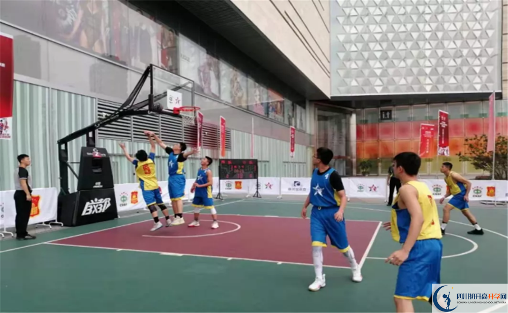 青城山高级中学地址在哪里？					
