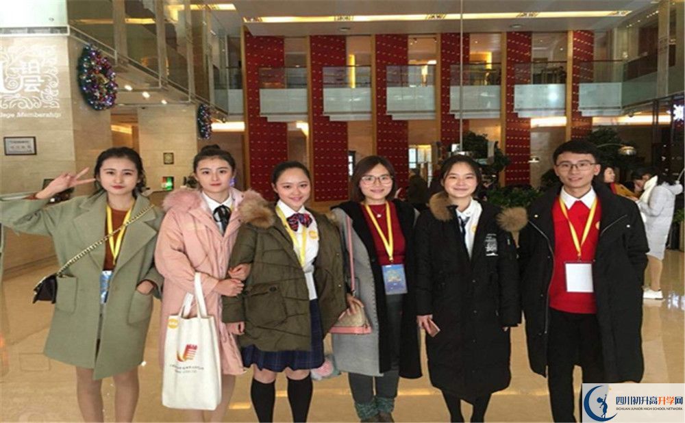 成都绵实外国语学校高一多久放一次假？