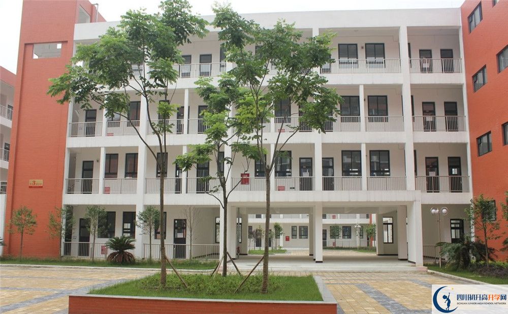 金堂中学住宿费用是多少？