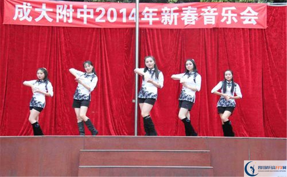 成都大学附属中学2020年外地生学费是多少？