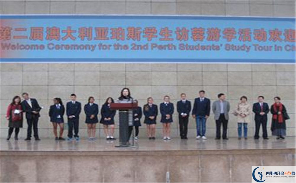 成都铁路中学实验班人数是多少？