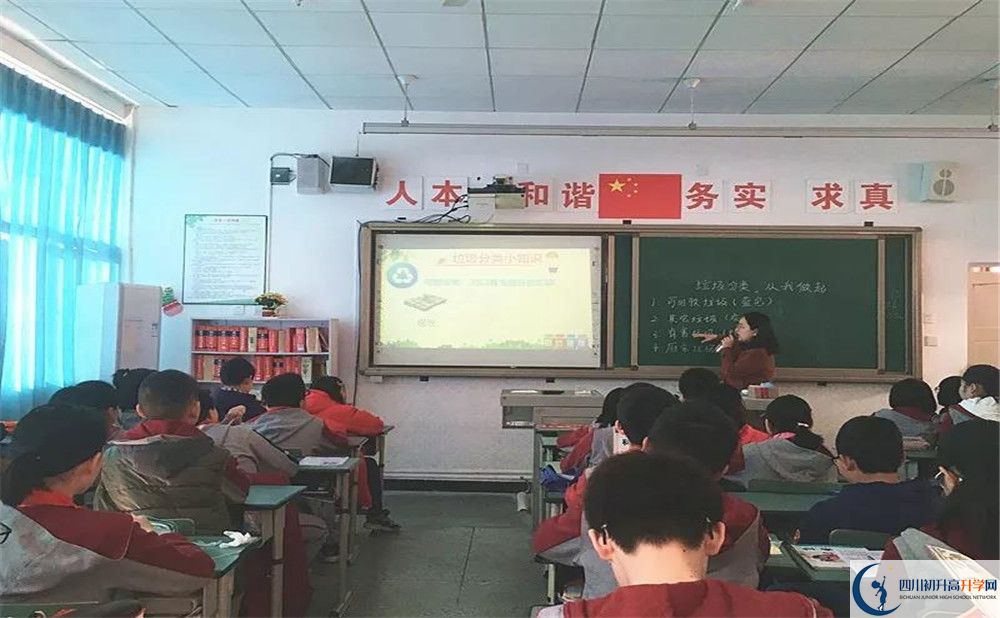 郫县嘉祥外国语学校是重点中学吗？