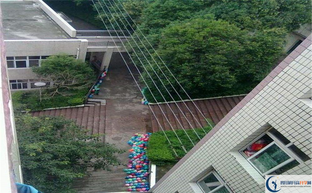贾家中学实验班人数是多少？
