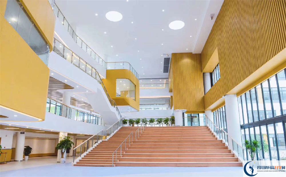 成都金苹果锦城第一中学2020年收费标准