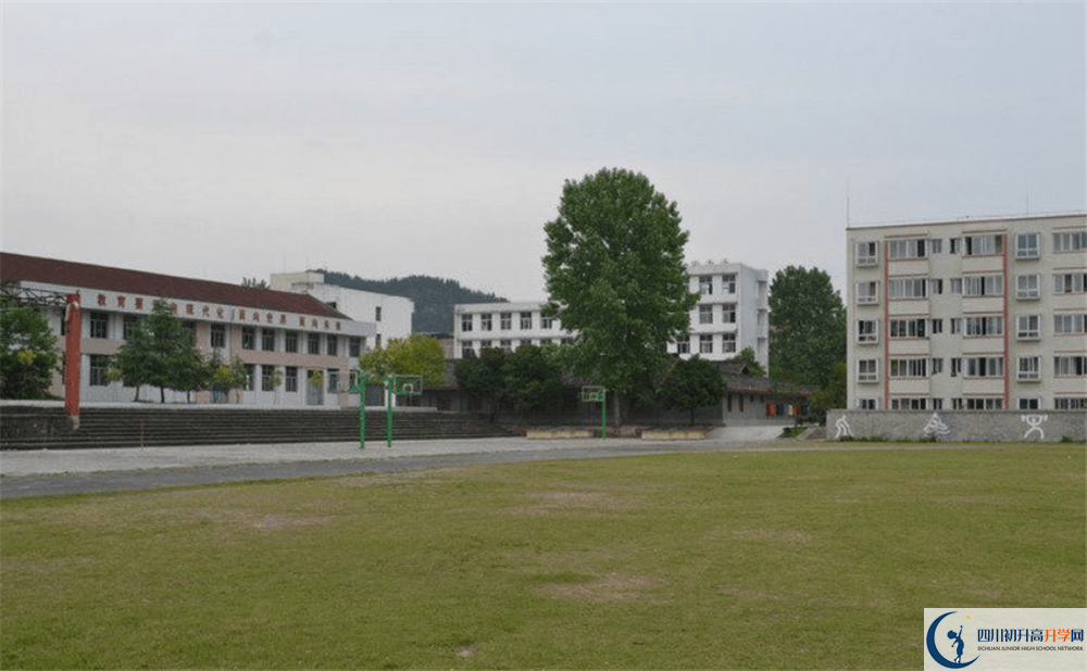 阆中市柏垭中学2020年收费标准