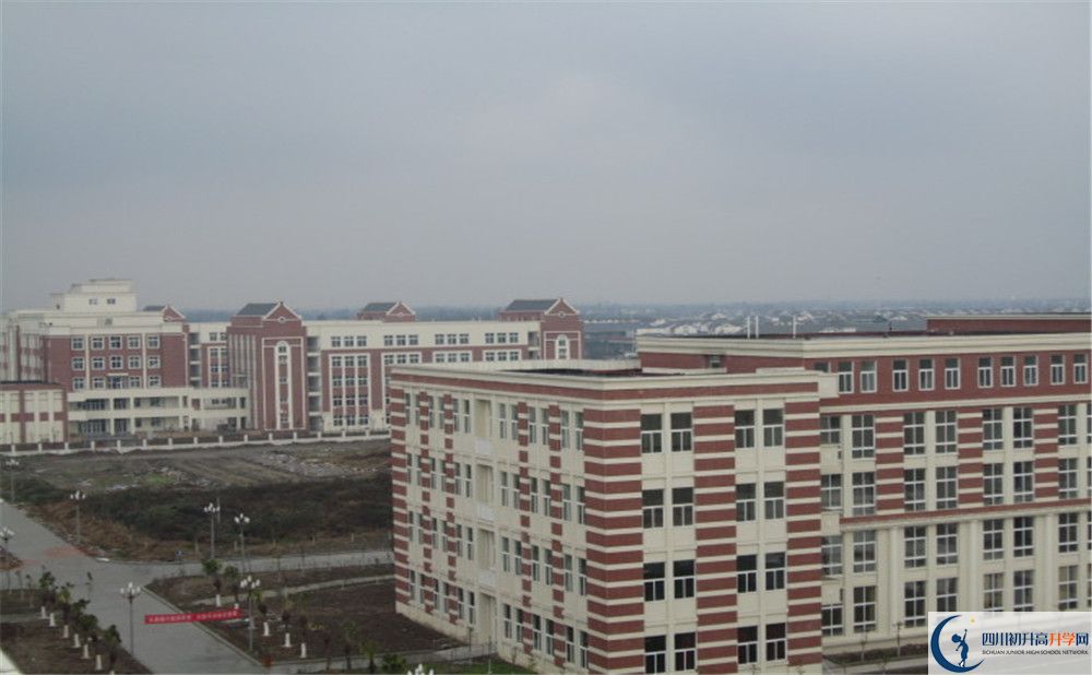 四川师范大学附属第三实验中学今年的学费怎么收取？