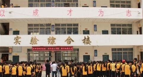 大余中学院校环境