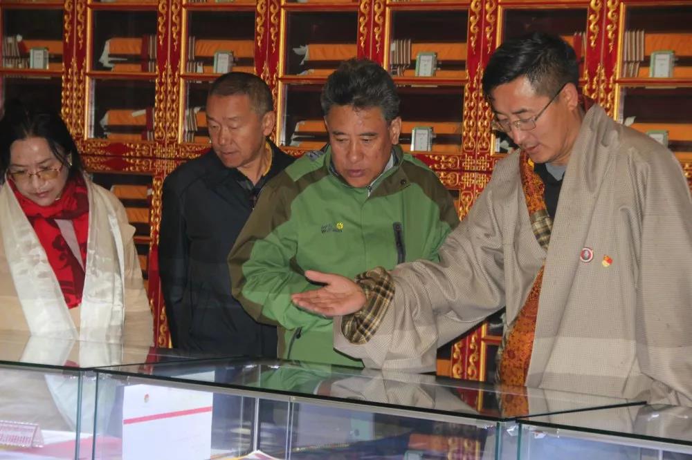 厉害了，央视媒体走进若尔盖藏文中学
