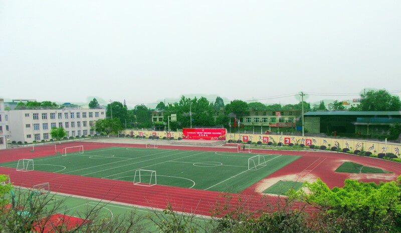 成都市青白江中学院校环境
