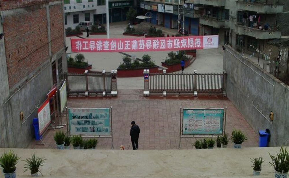 玉山中学招办电话是多少？