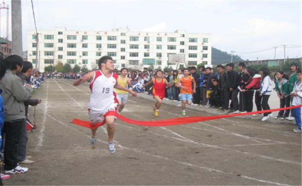 花丛中学学校详细地址在什么地方？