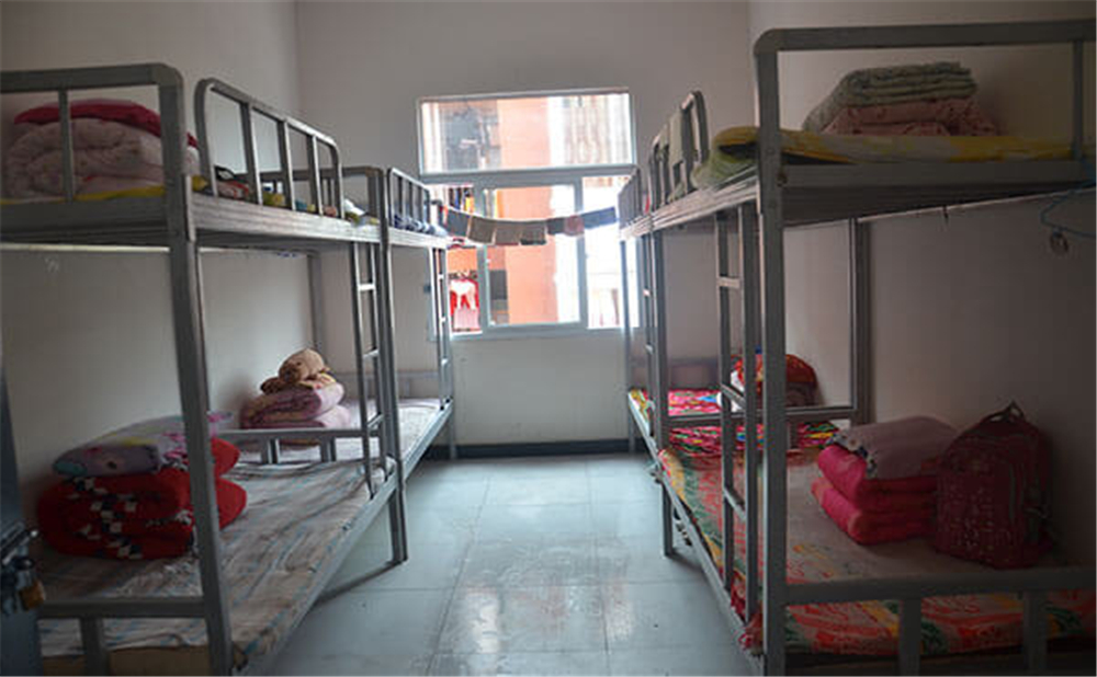 曾口中学学校详细地址在什么地方？