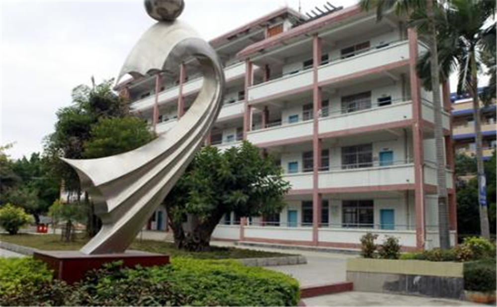 资中县太平中学学校详细地址在什么地方？