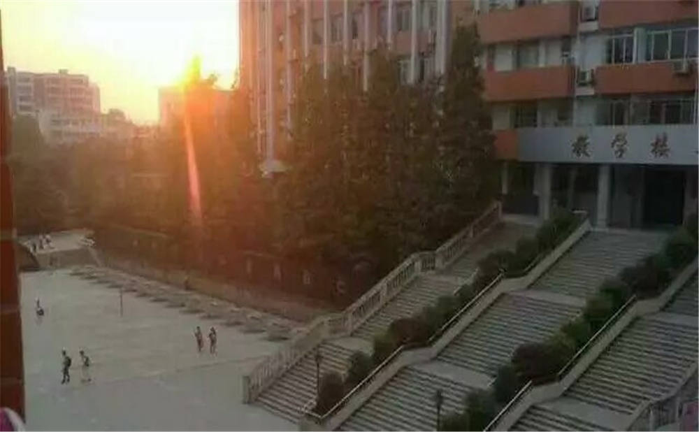 南充十一中学校环境怎么样？