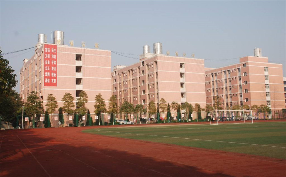 广安代市中学的环境怎么样？