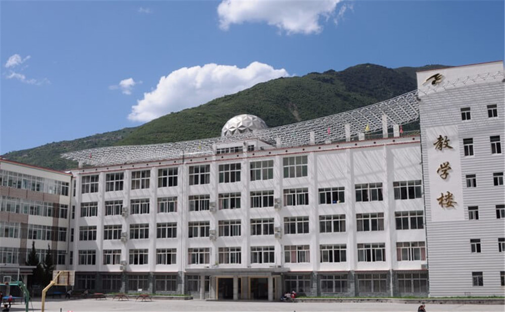 马尔康中学的详细你地址在什么地方？