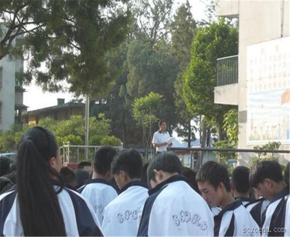 西昌市第四中学的环境怎么样？