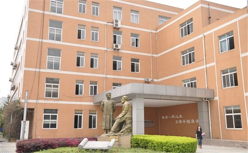 成都七中嘉祥外国语学校的老师怎么样？