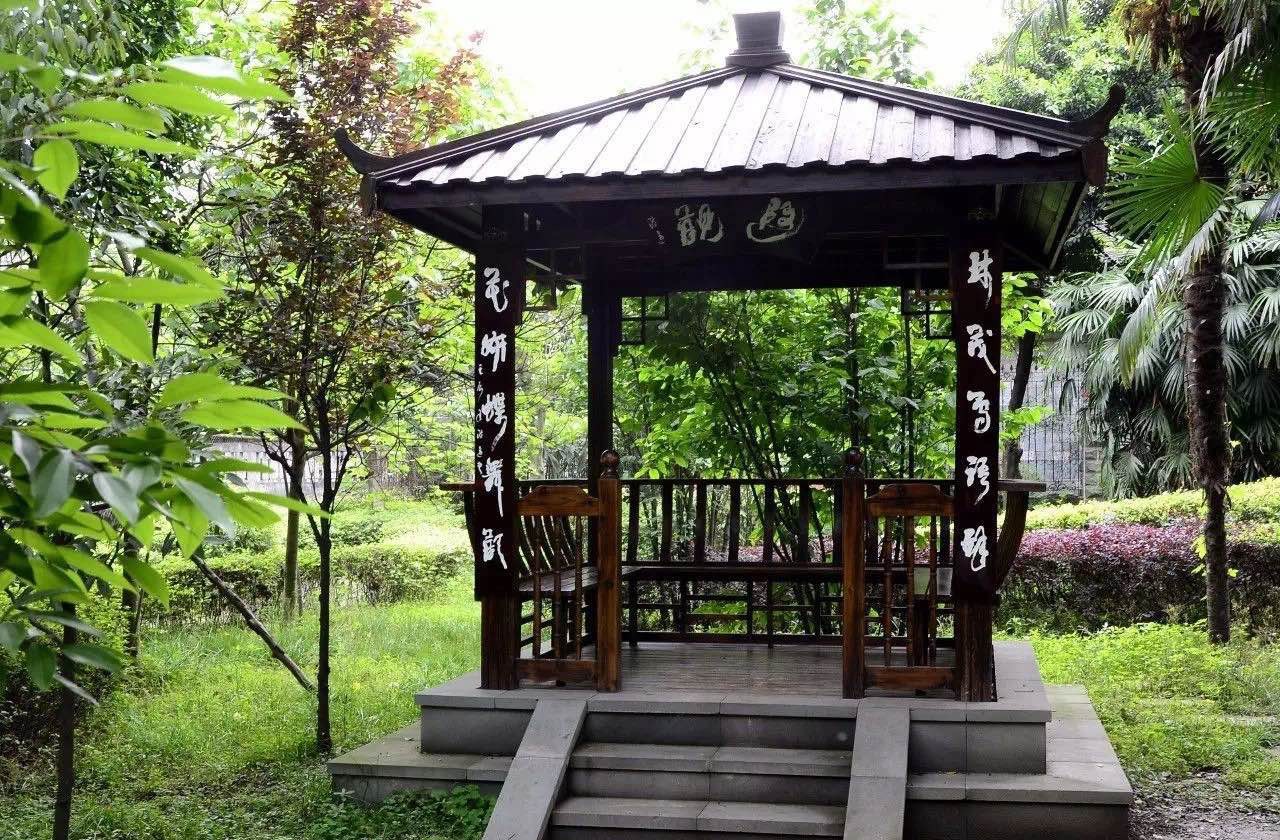 成都十八中一年的学费是多少？