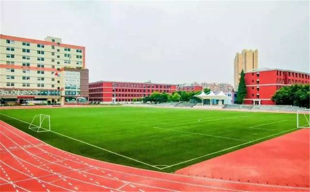 川科外国语学校外招生一年的学费是多少?