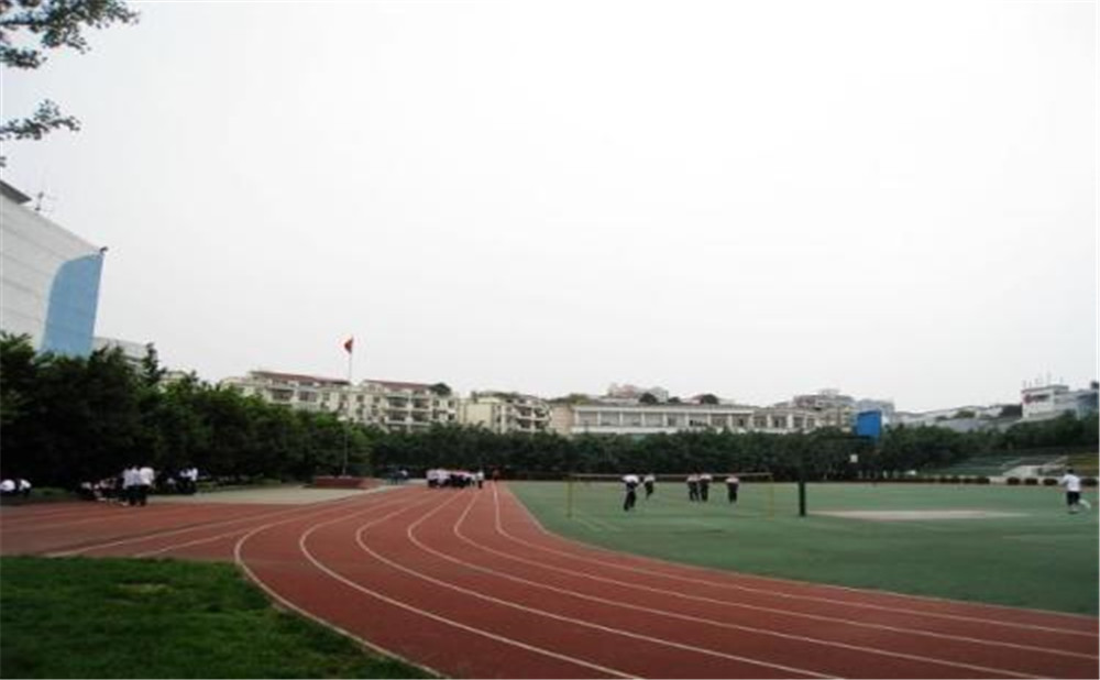 四川师范大学实验外国语学校的学费是多少？