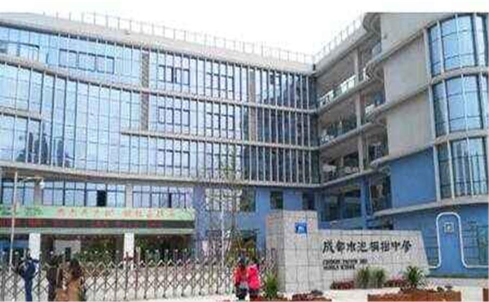 成都市泡桐树中学近三年的录取分数是多少？