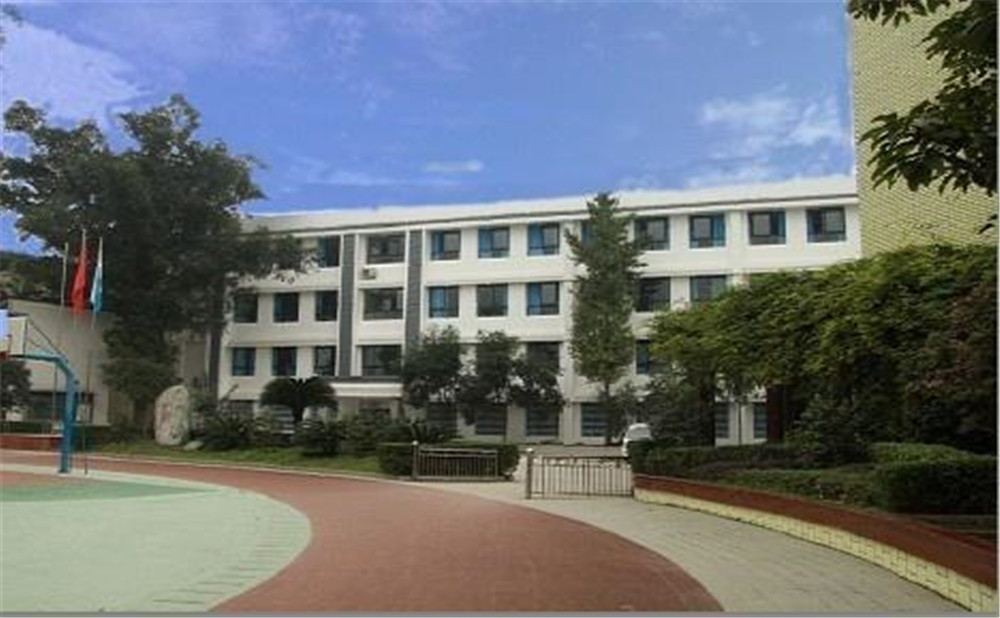 成都市第三十三中学近三年的录取分数是多少
