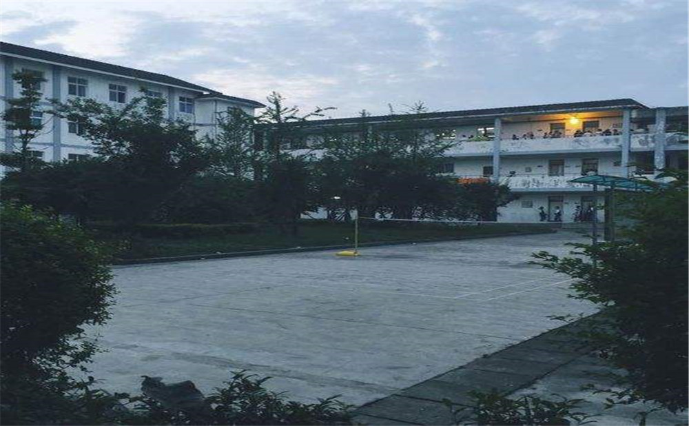 郫县三中2020年招生计划是多少？