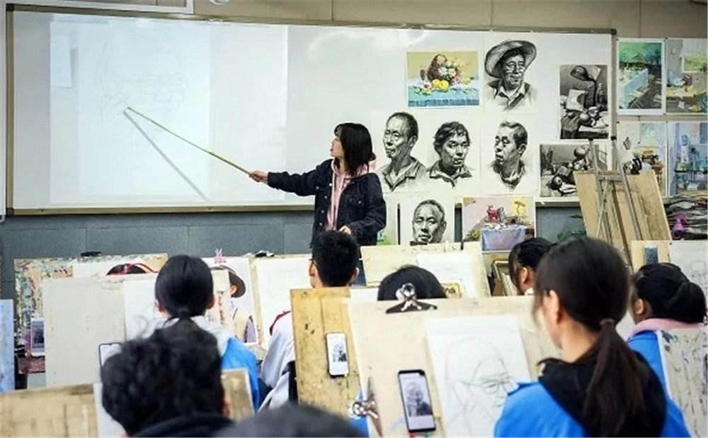 成都市第三中学录取分数是多少？