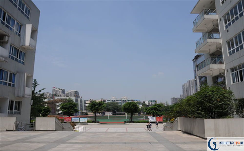 成都铁路中学高中本部的录取分数是多少？