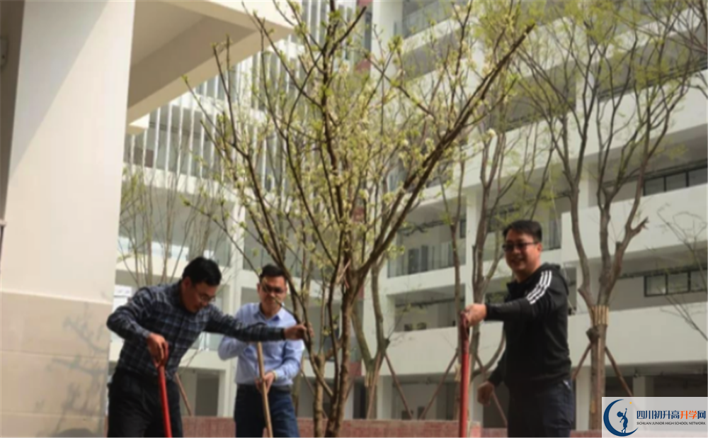 北京第二外国语学院成都附属中学的初升高分数线是多少？