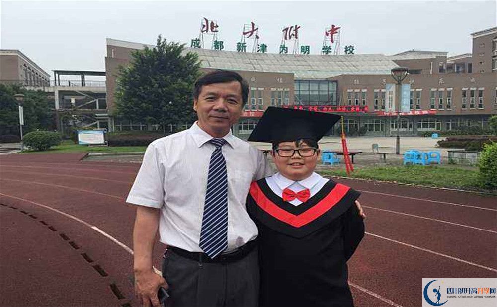北大附中成都新津为明学校的学费大概是多少？
