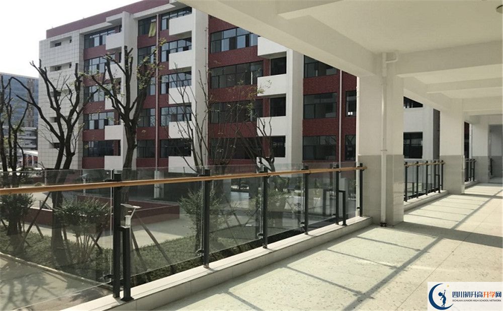 北京第二外国语学院成都附属中学的高中住宿好不好？